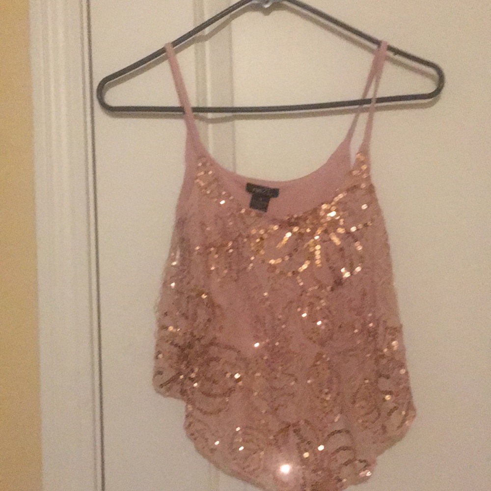 Cute top with sequins details in rose color